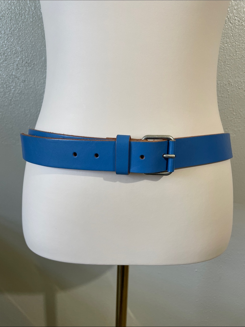 Club Monaco Leather Belt Made In Italy Size 34 Blue Classic Minimalist Men Wear